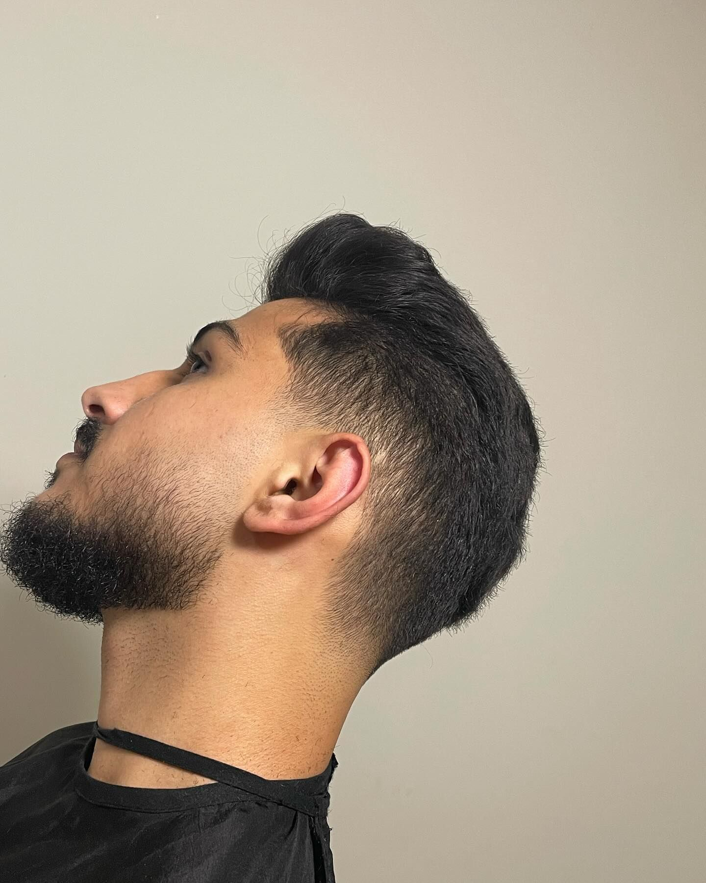 Klasyczny haircut i broda w Beirut Barber Shop.